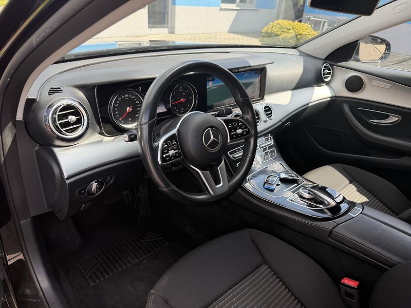 Mercedes-Benz Třídy E Kombi 220D 143kW 4MATIC  - fotka 13 z 21