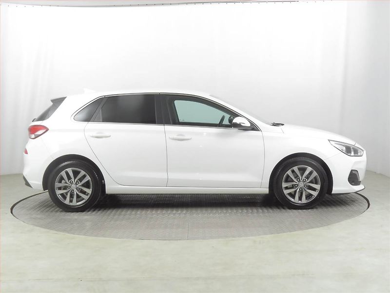 Hyundai i30 (2020) Family 1.4 T-GDI, Automat - fotka 6 z 21