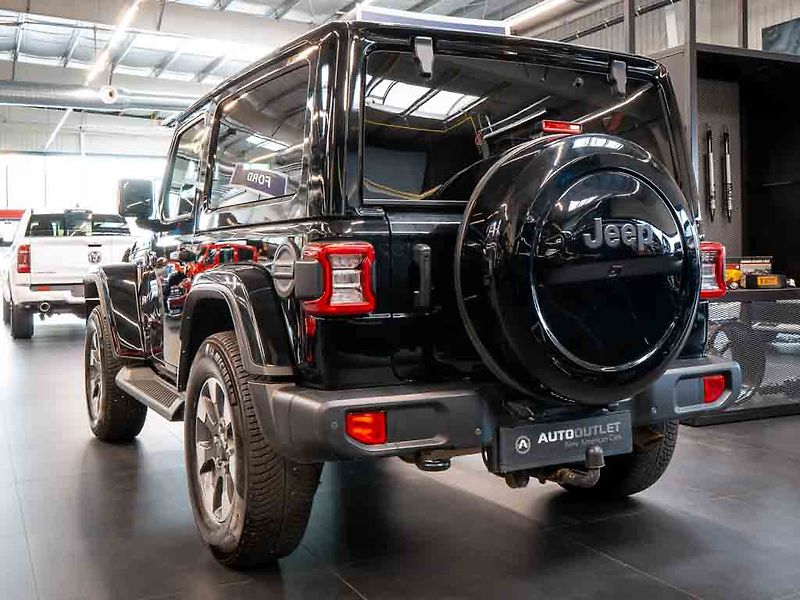 Jeep Wrangler (2021) 2.0 Sahara Overland - fotka 3 z 36