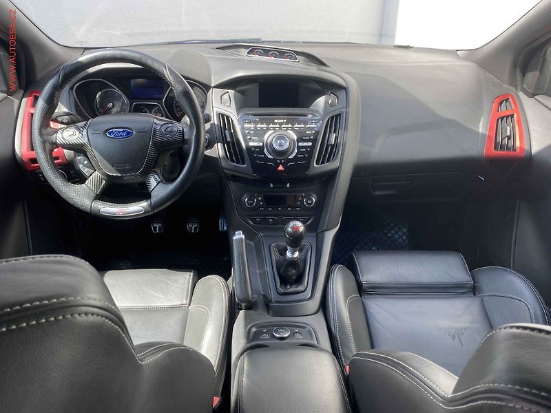 Ford Focus (2012) 2.0EB, AC, bixen, kamera - fotka 8 z 16