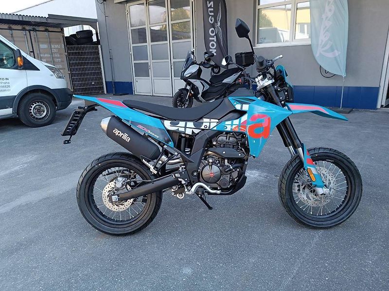 Aprilia SX 125 (2026) Tarantula Blue - fotka 8 z 10