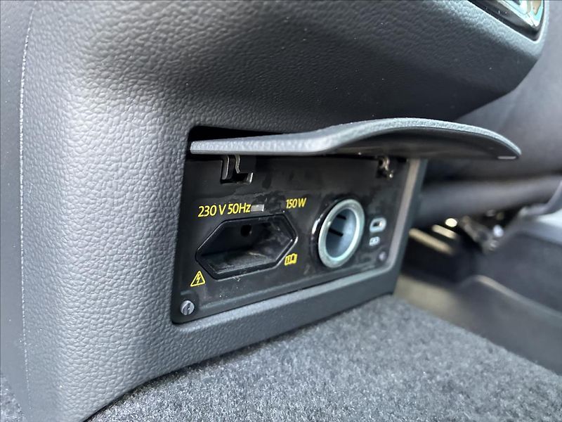 Volkswagen Passat 2,0 KAMERA 360,KEYLESS,VIRTUAL - fotka 14 z 31
