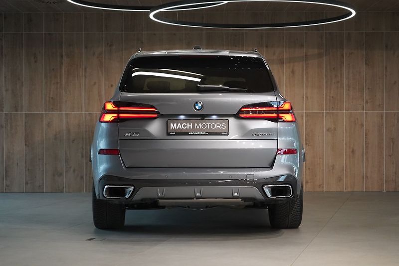 BMW X5 30d xDrive, Ventilace, Tažné - fotka 12 z 49