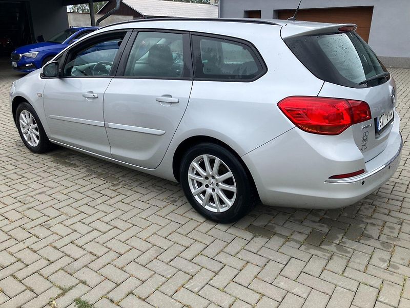Opel Astra (2015) 1.4T 103kW LPG SPORTS TOURER - fotka 8 z 27