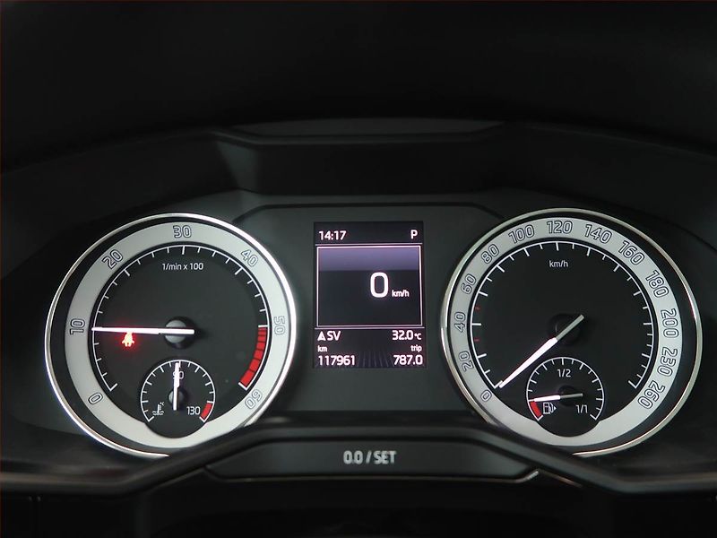 Škoda Superb (2016) Laurin&Klement 2.0 TDI, 4X4 - fotka 11 z 13