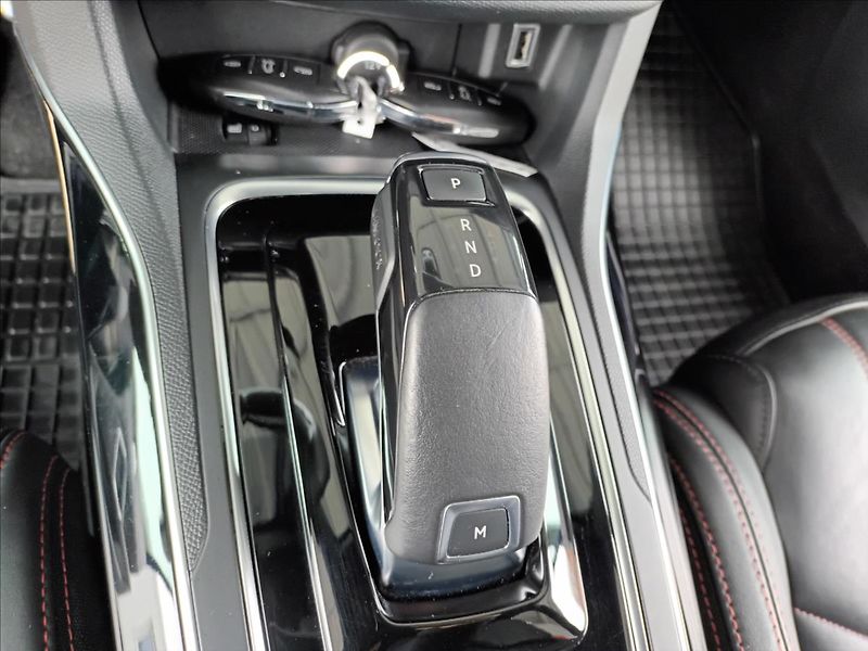 Peugeot 308 2,0 HDI,GT,130KW,ČR,SERVIS,NAV - fotka 13 z 50
