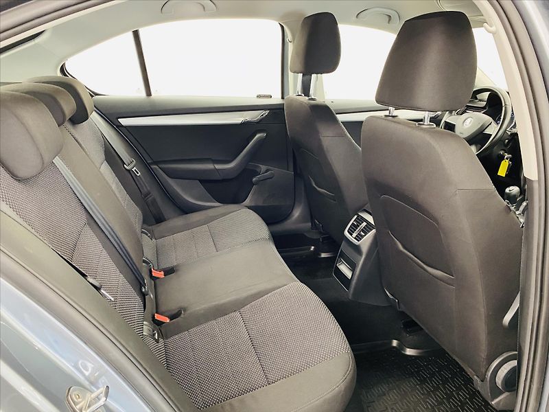 Škoda Octavia 1,2 TSI 77 kW Klima - fotka 7 z 24