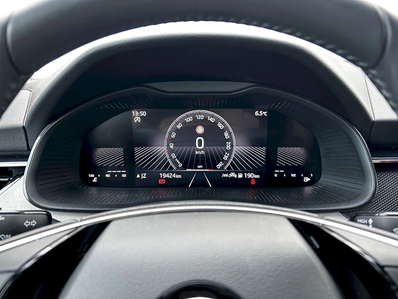 Škoda Kamiq (2024) 1.0 TSI 85kW MP6 Top Selection - fotka 10 z 35