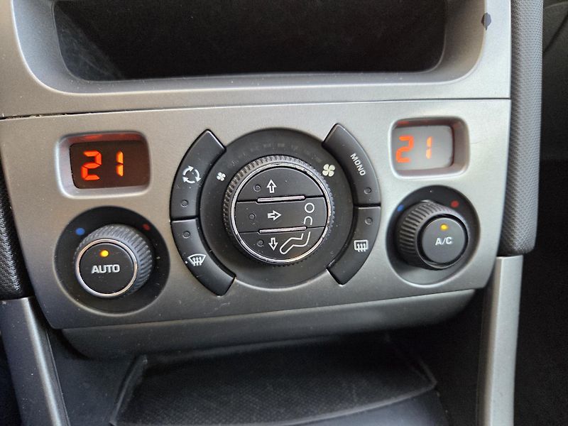 Peugeot 308 (2001) 1.6i 88Kw LPG Tažné  - fotka 25 z 27