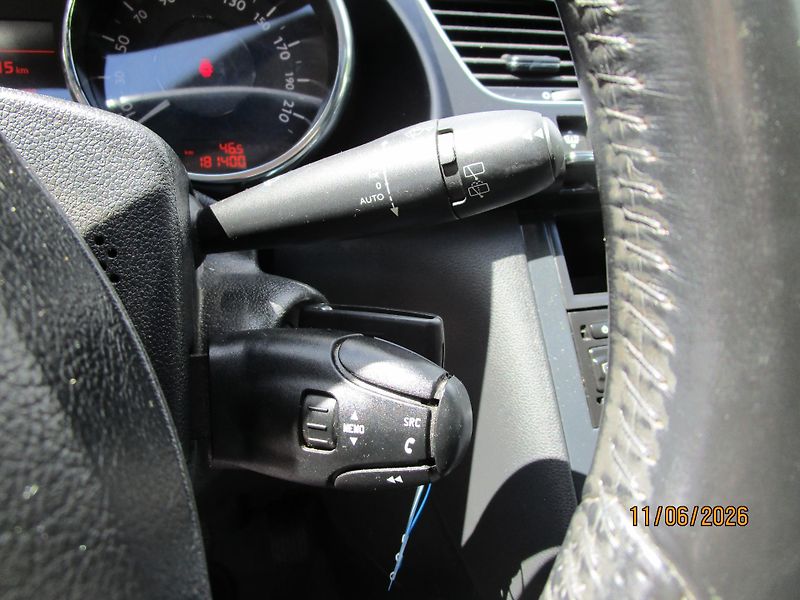 Peugeot 3008 (2015) 1,6 HDi panorama, navi - fotka 17 z 29