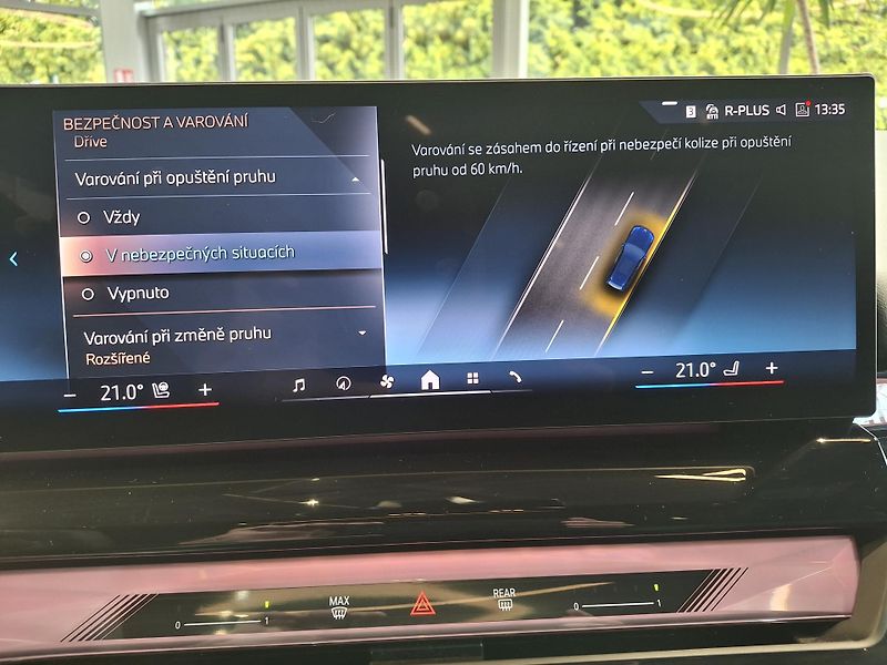BMW Řada 5 550e xDrive Touring M-Sport  - fotka 23 z 30