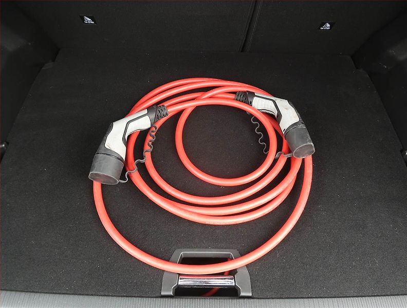 Peugeot 2008 (2022) GT 50 kWh, SoH 100% - fotka 22 z 22