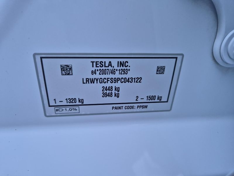 Tesla Model Y RWD 220kw TZ SOH 93,1 % - fotka 49 z 50