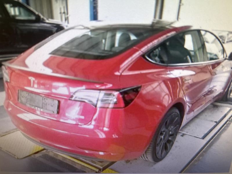 Tesla Model 3 PERFORMANCE 393kw SOH 93,6% - fotka 3 z 6