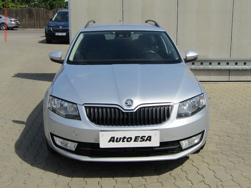 Škoda Octavia (2014) 2.0 TDi 4x4, AC, TZ, park - fotka 2 z 18