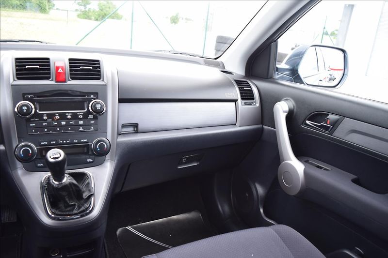 Honda CR-V 2,2 d 103KW TAŽNÉ 4X4 2XKOLA - fotka 31 z 50