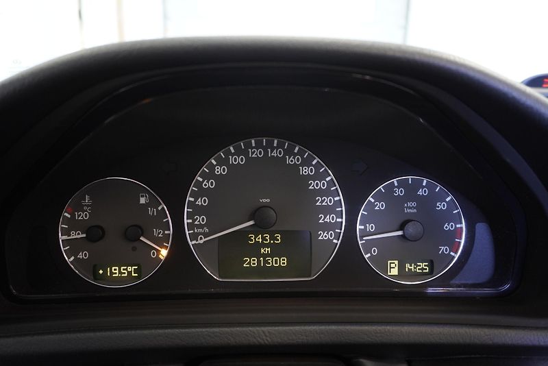 Mercedes-Benz CLK 4,3 AMG V8 AUTOMAT - fotka 20 z 28