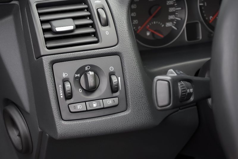 Volvo C70 2.4 D5 MOMENTUM - fotka 28 z 34