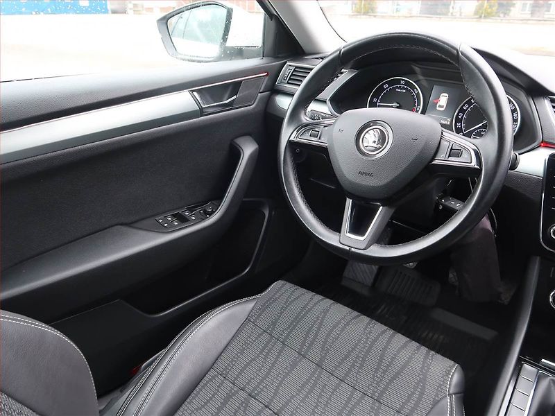 Škoda Superb (2018) 2.0 TDI, Navi, Bi-Xenony - fotka 7 z 17