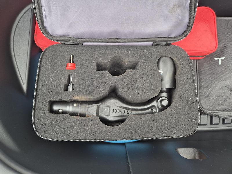 Tesla Model Y LONG RANGE DUAL MOTOR TZ 91 % - fotka 47 z 50