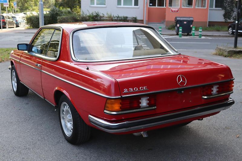 Mercedes-Benz 123 230CE KUPÉ AUTOMAT 100kW - fotka 13 z 48