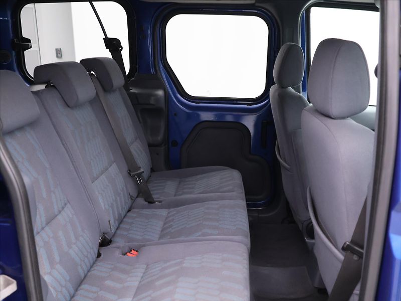 Ford Tourneo Connect 1,8 TDCi 81kW 110 Sport - fotka 12 z 24