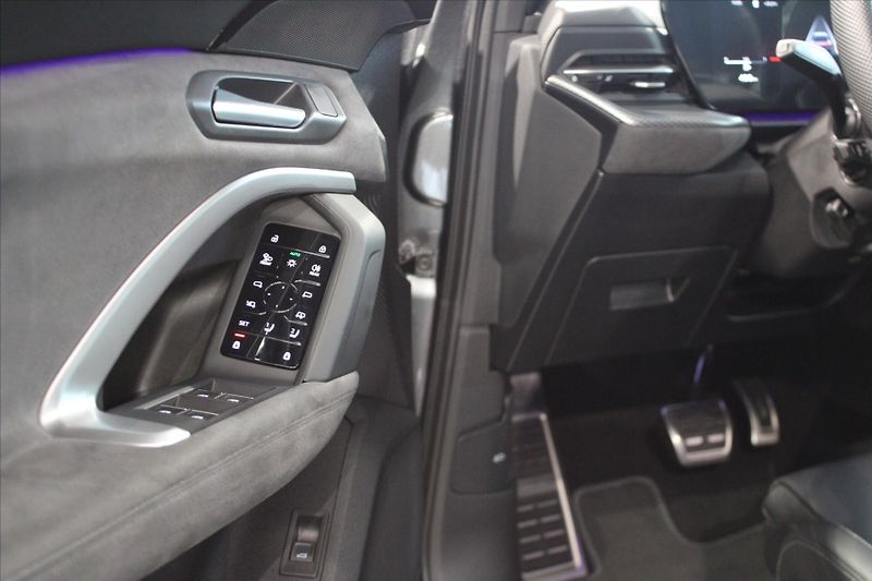Audi Q5 TFSI quattro 150 kW S Line Tec - fotka 13 z 40