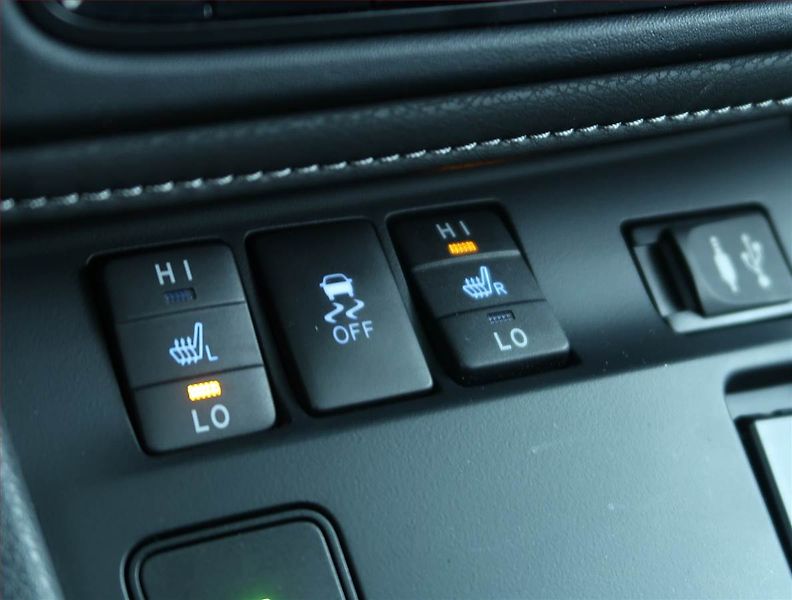 Toyota Auris (2018) Hybrid, Automat, ČR,1.maj - fotka 18 z 19
