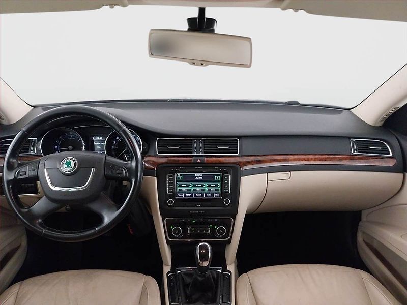 Škoda Superb (2011) Elegance 2.0 TDI, 4X4 - fotka 8 z 21