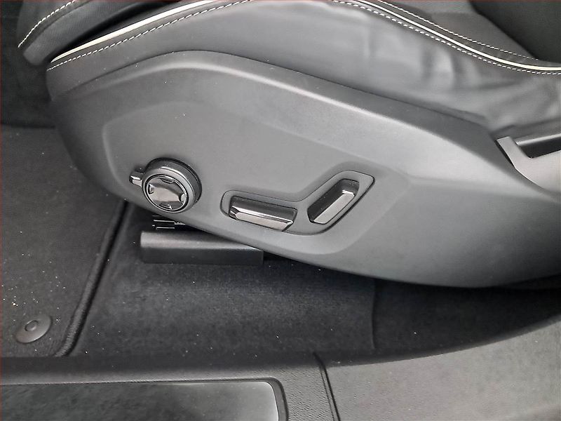 Volvo XC60 (2023) B4 AWD - fotka 32 z 32
