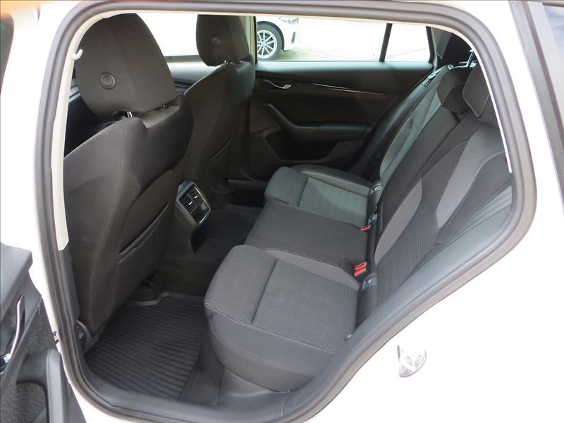 Škoda Octavia 2,0 TDI 85kW Ambition Combi ČR - fotka 24 z 25