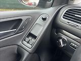 Volkswagen Golf 1,6 MPI - náhled 18