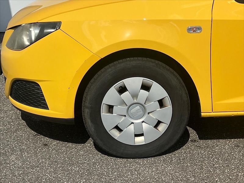 Seat Ibiza 1,2 i 12V 3dvéřová - fotka 12 z 23