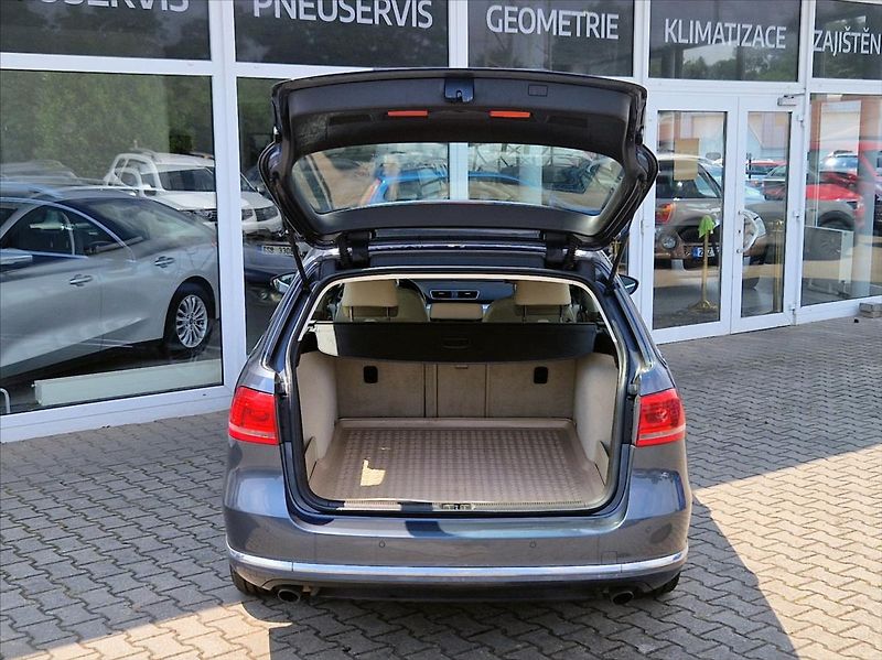 Volkswagen Passat 2,0 TDi 4MOTION KŮŽE KAMERA - fotka 9 z 37