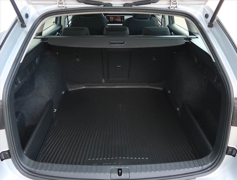 Škoda Octavia (2022) Ambition 2.0 TDI, ČR,1.maj - fotka 13 z 22