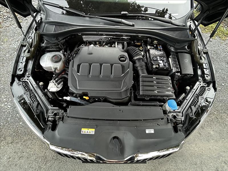 Škoda Superb 2,0 TDi DPH  360° Travel Asist - fotka 48 z 50