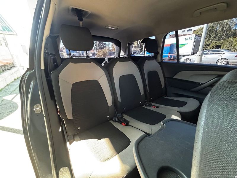 Citroën Grand C4 Picasso 1.6HDi.7MÍST.DPH.ČR.1MAJ.DPH.Z - fotka 26 z 48