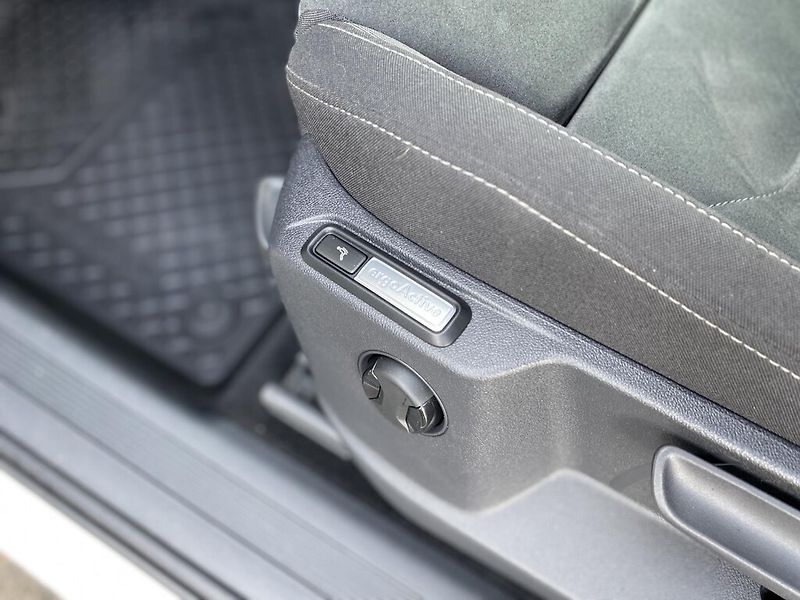 Volkswagen Tiguan 2,0 TDI 110 kW DSG Life - fotka 12 z 28