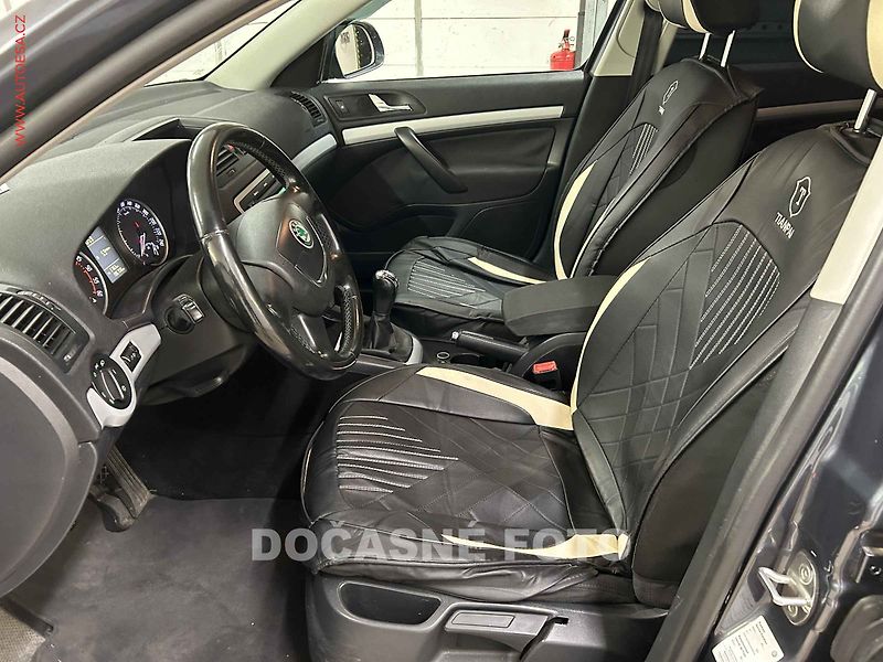 Škoda Octavia (2009) 1.6 TDi, Ambiente, xenon - fotka 3 z 3