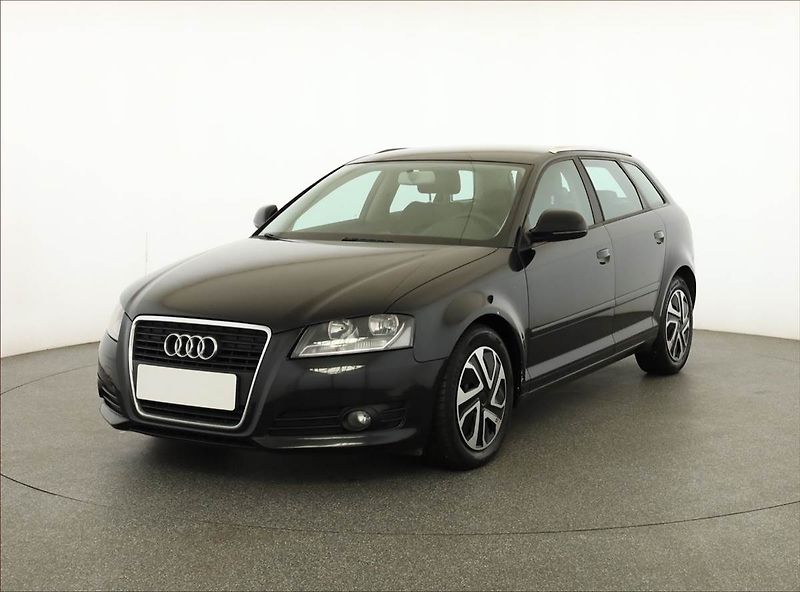 Audi A3 (2010) 1.6 TDI, Serv.kniha - fotka 2 z 12