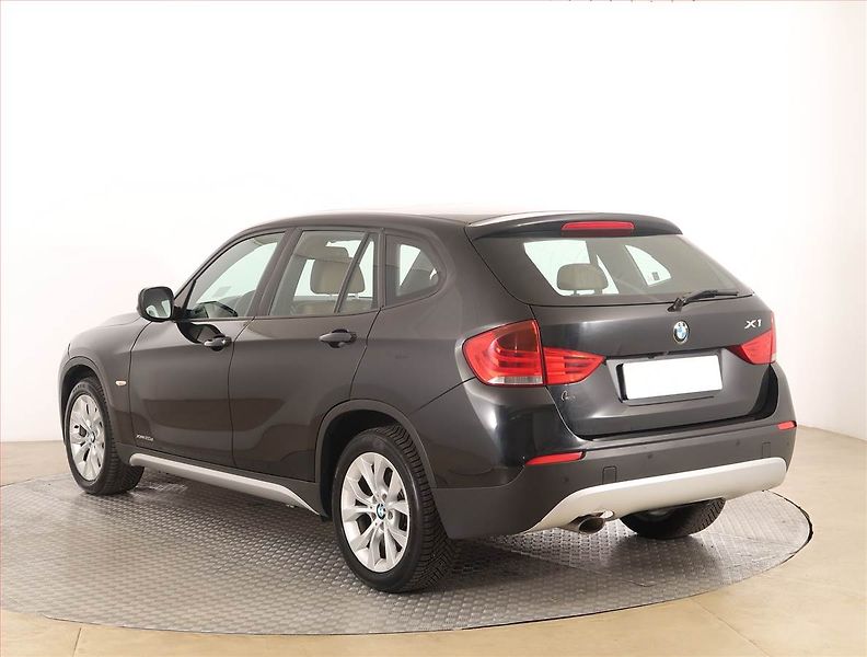 BMW X1 (2012) xDrive20d, 4X4, Pan. střecha - fotka 4 z 16