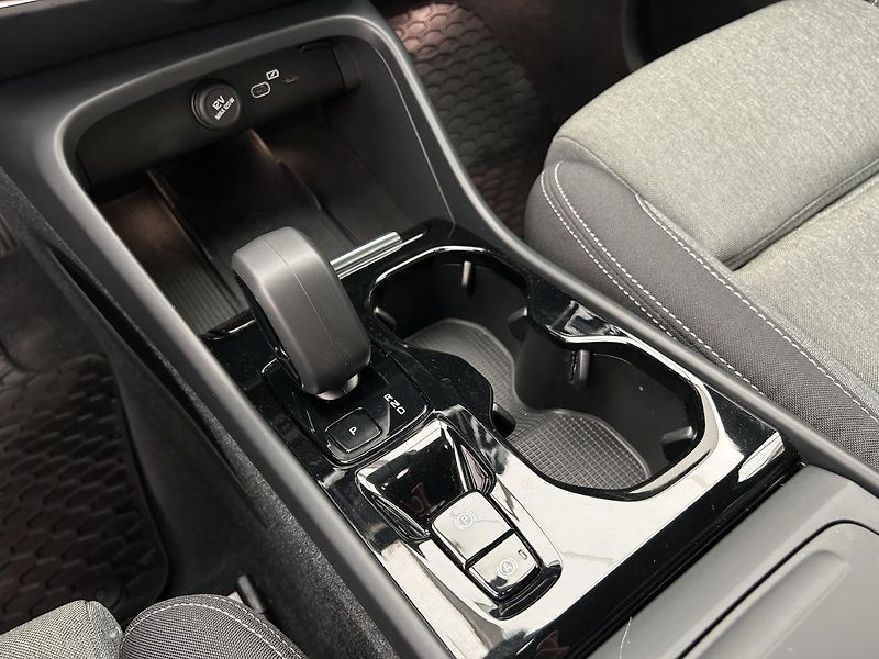 Volvo XC40 2.0 B4 4x4 PLUS - fotka 28 z 30