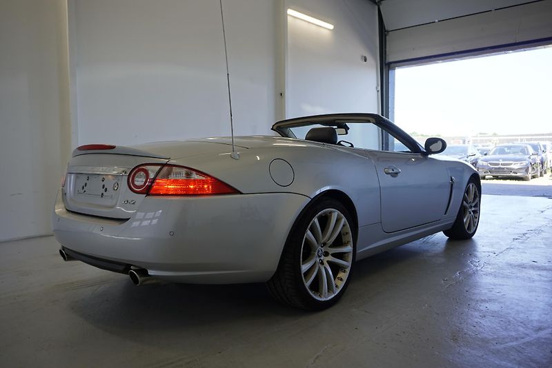 Jaguar XK 4.2 V8 kabrio - fotka 9 z 30