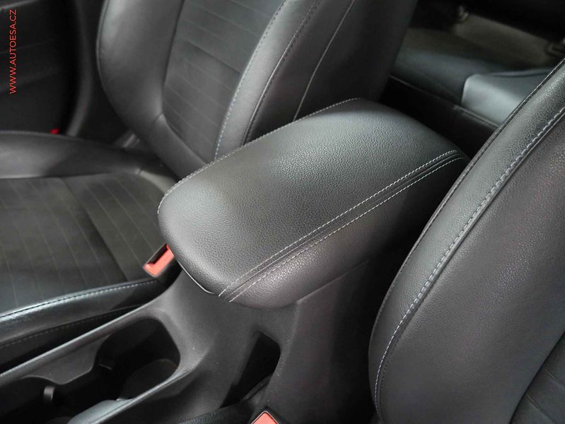 Hyundai i30 (2018) 2.0T-GDi, 1.maj, LED, navi - fotka 17 z 20