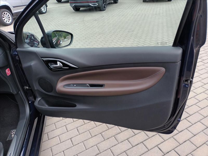 Citroën DS3 1,2 PT,81KW,DIGIKLIMA,KOLA - fotka 23 z 47
