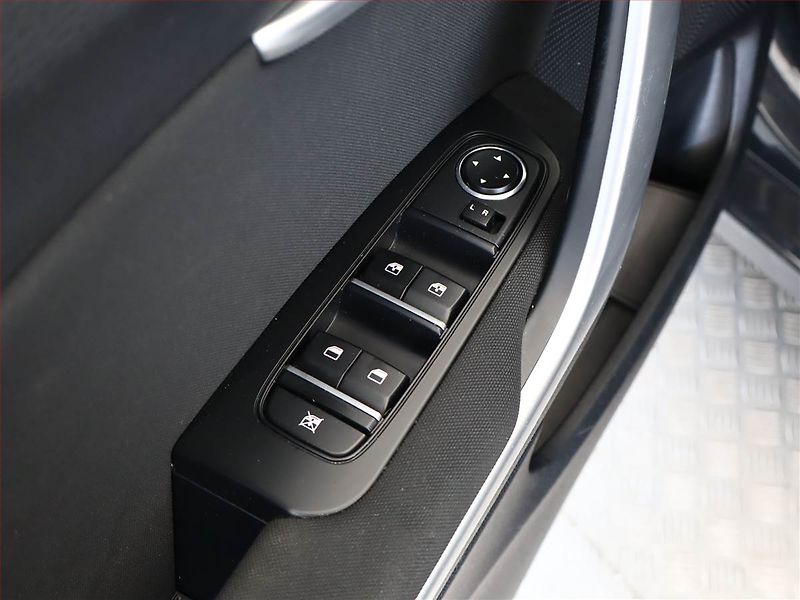 Kia Ceed (2023) 1.5 T-GDI, Automat, ČR,1.maj - fotka 17 z 18