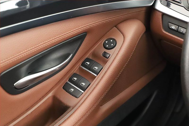 BMW Řada 5 (2016) 525d, Automat, Navi, Bi-Xenony - fotka 15 z 20
