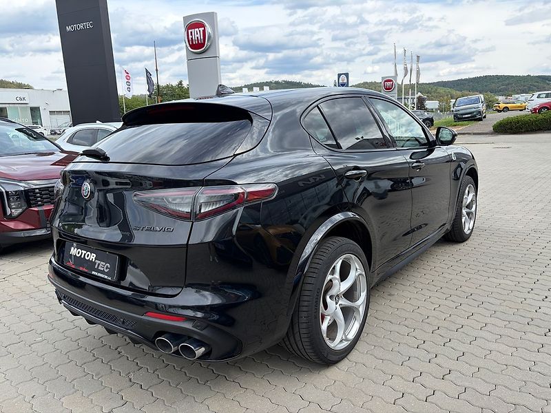 Alfa Romeo Stelvio 2.9 V6 BITURBO 510K AT8 QUADRI - fotka 3 z 10
