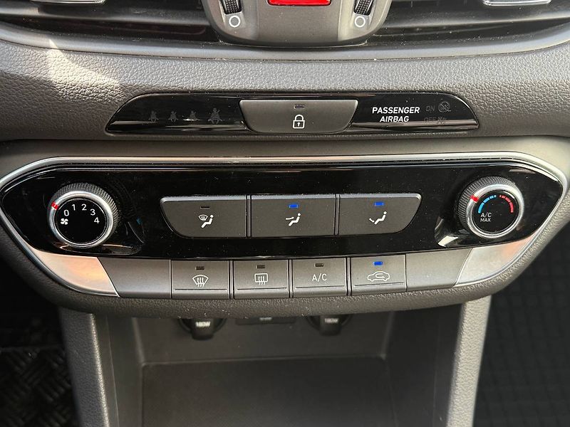 Hyundai i30 (2021) 1.0 T-GDI 88 kW Family - fotka 14 z 20