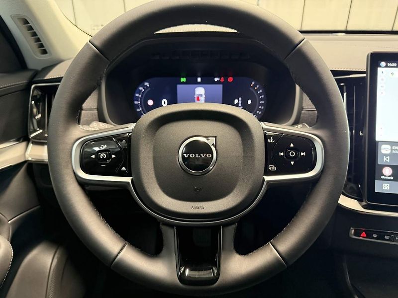 Volvo XC90 (2026) B5 2.0L 250+14 HP AT8 AWD CORE - fotka 8 z 28